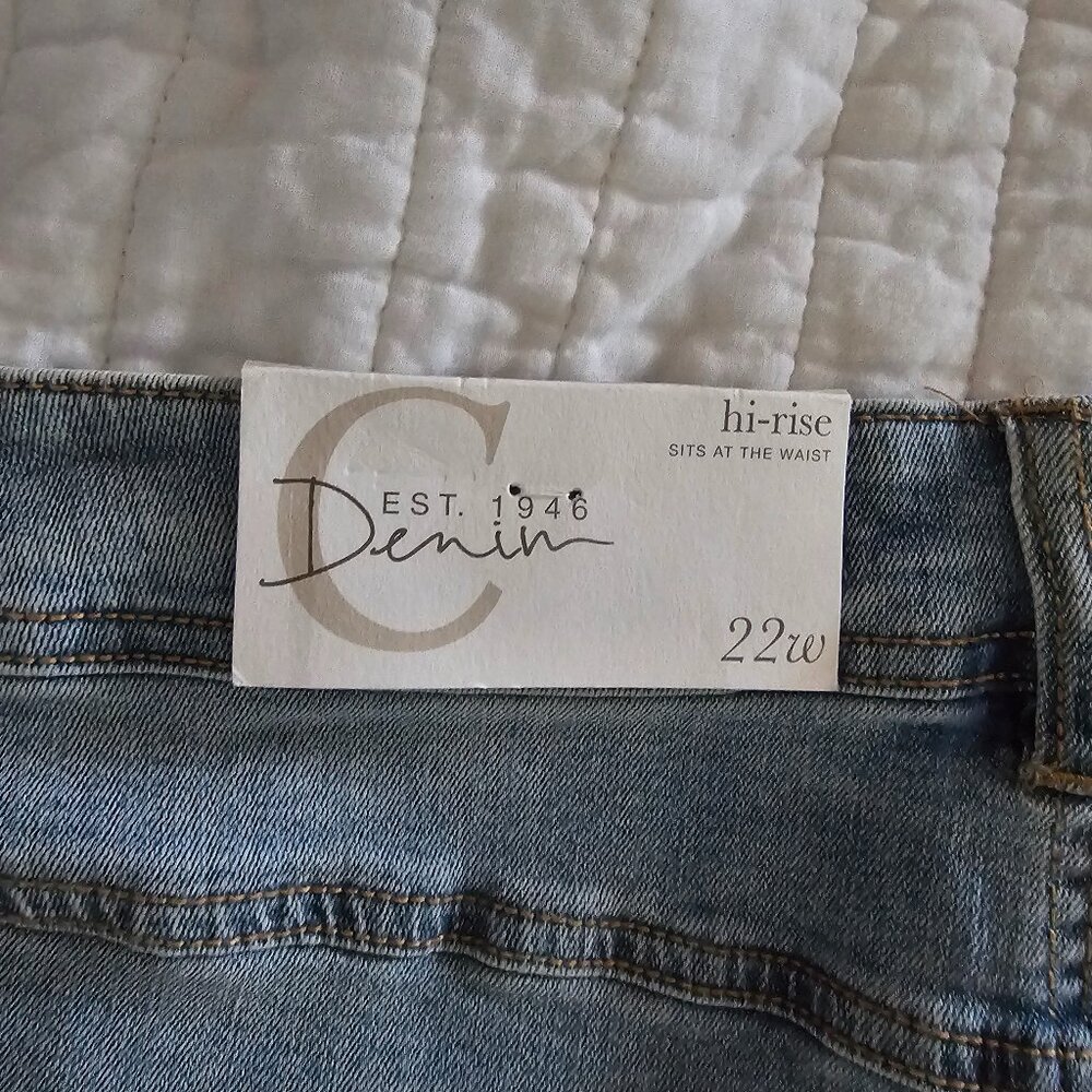 NWT Cato Denim Shorts Size 22W 90s Whimsyboho Light Wash Patchwork Ditsy Floral - Picture 3 of 4